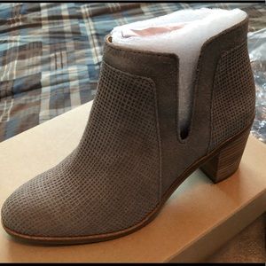 Lucky Brand Ponic Boots, gray, size 7, New